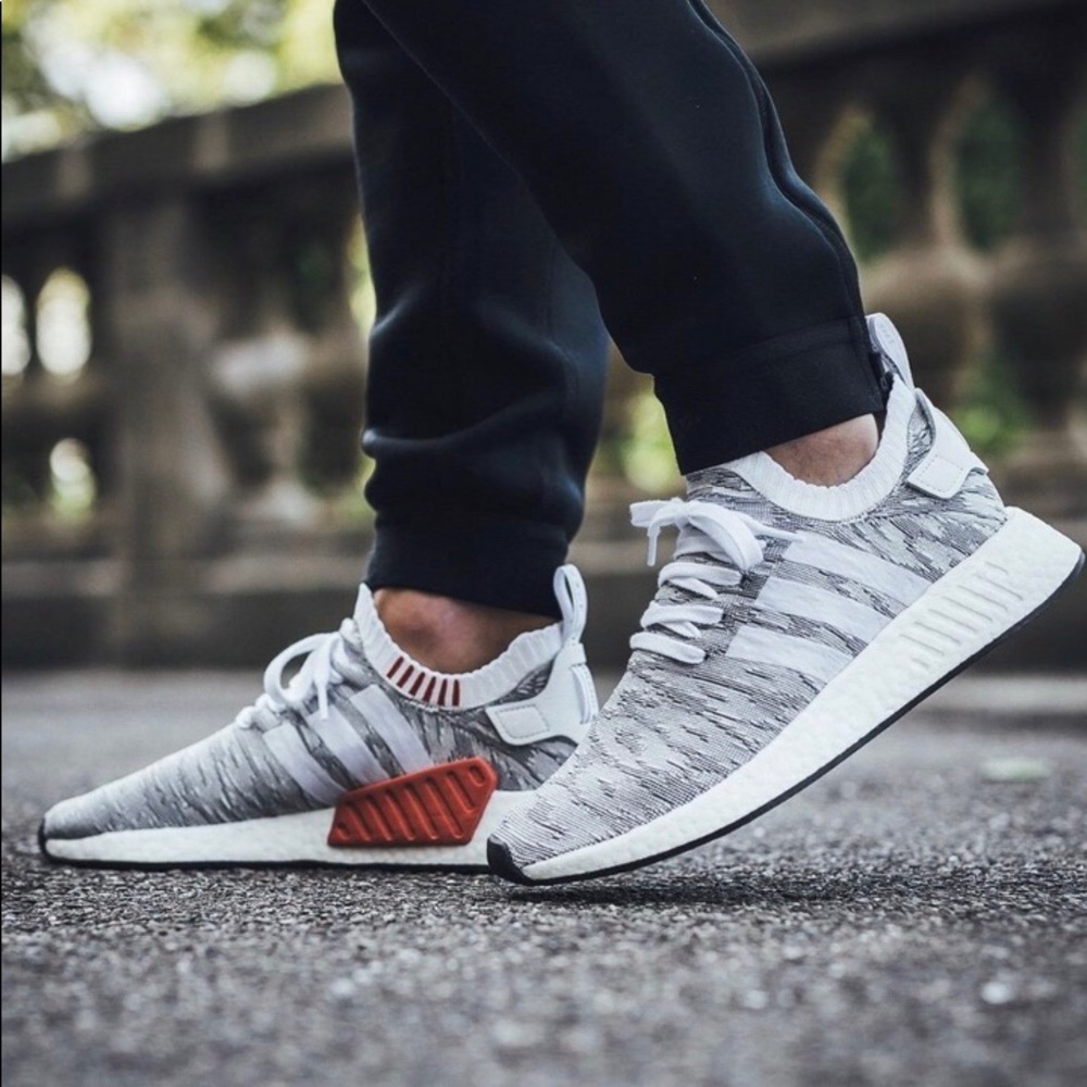 EUC Men’s Adidas NMD R2 Primeknit Shoes